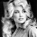 English: Publicity shot of American singer Dolly Parton, 1977 via Wikimeida